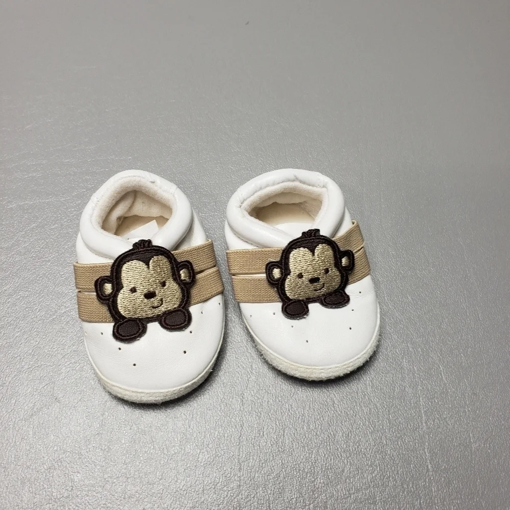 unbranded newborn white and brown gender neutral monkey shoes/slippers